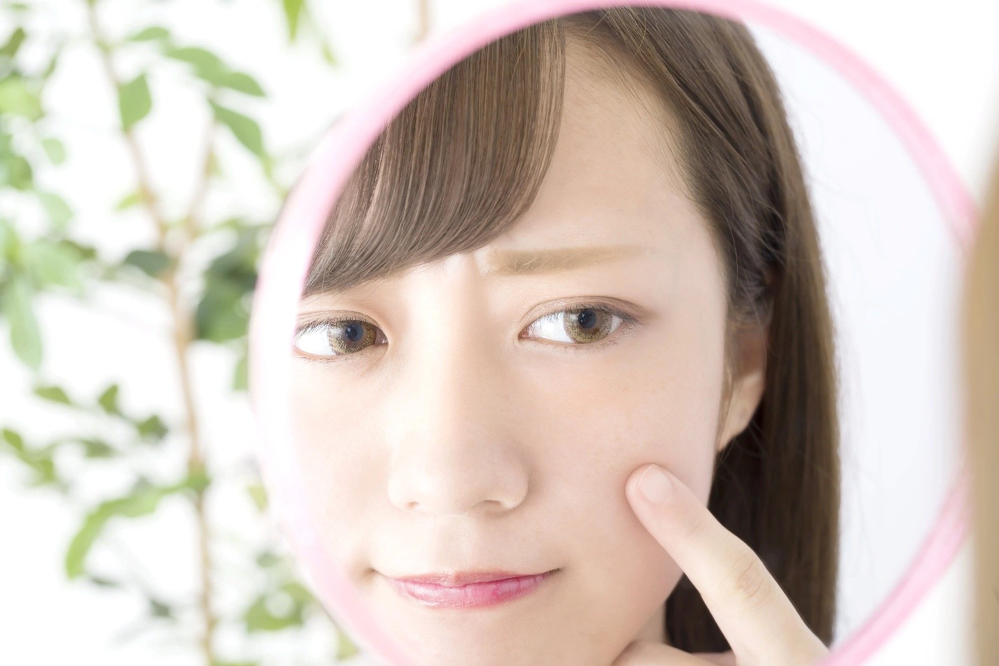 Da bị bong tróc do sử dụng AHA BHA quá mức