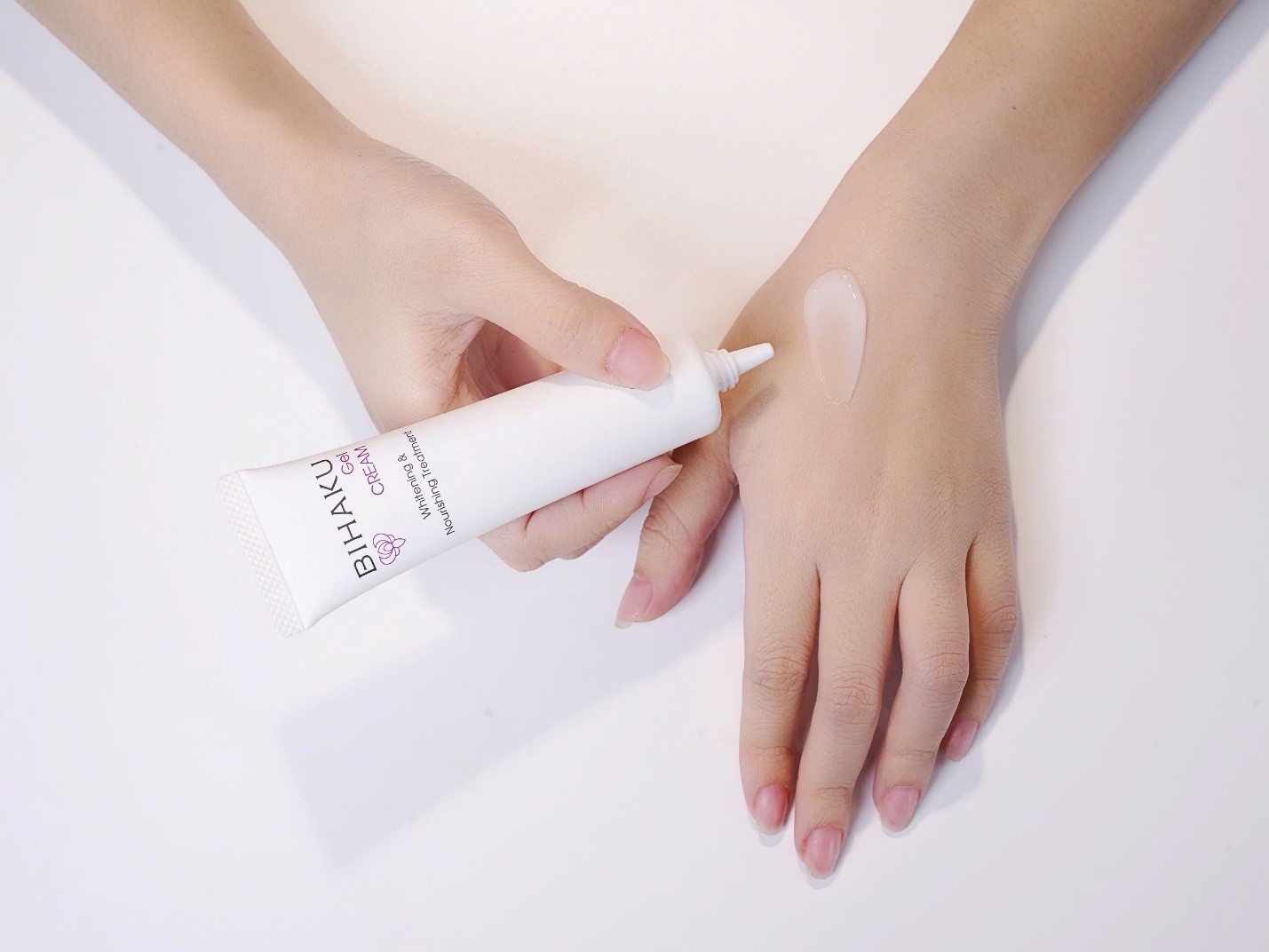 Kem dưỡng da Bihaku Gel Cream sẽ giúp bạn dưỡng da một cách chỉnh chu nhất