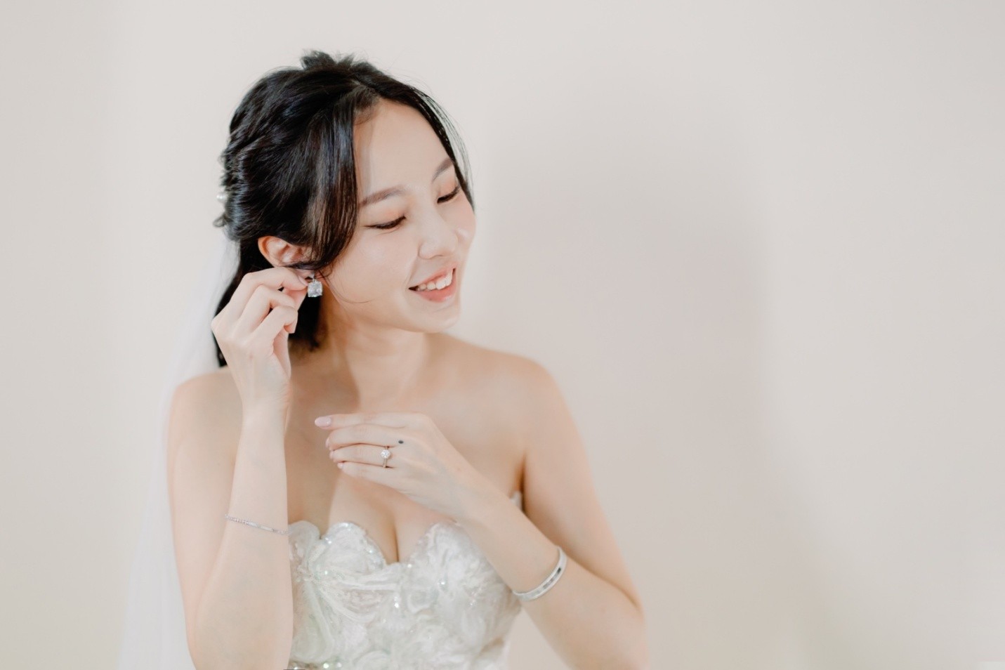 làn da căng bóng đúng nghĩa sẽ khiến makeup tự động thanh thoát và sang hơn